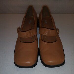 Togo Ladies Size 9M Square Toe Tan Leather Upper Block Heel Shoes
